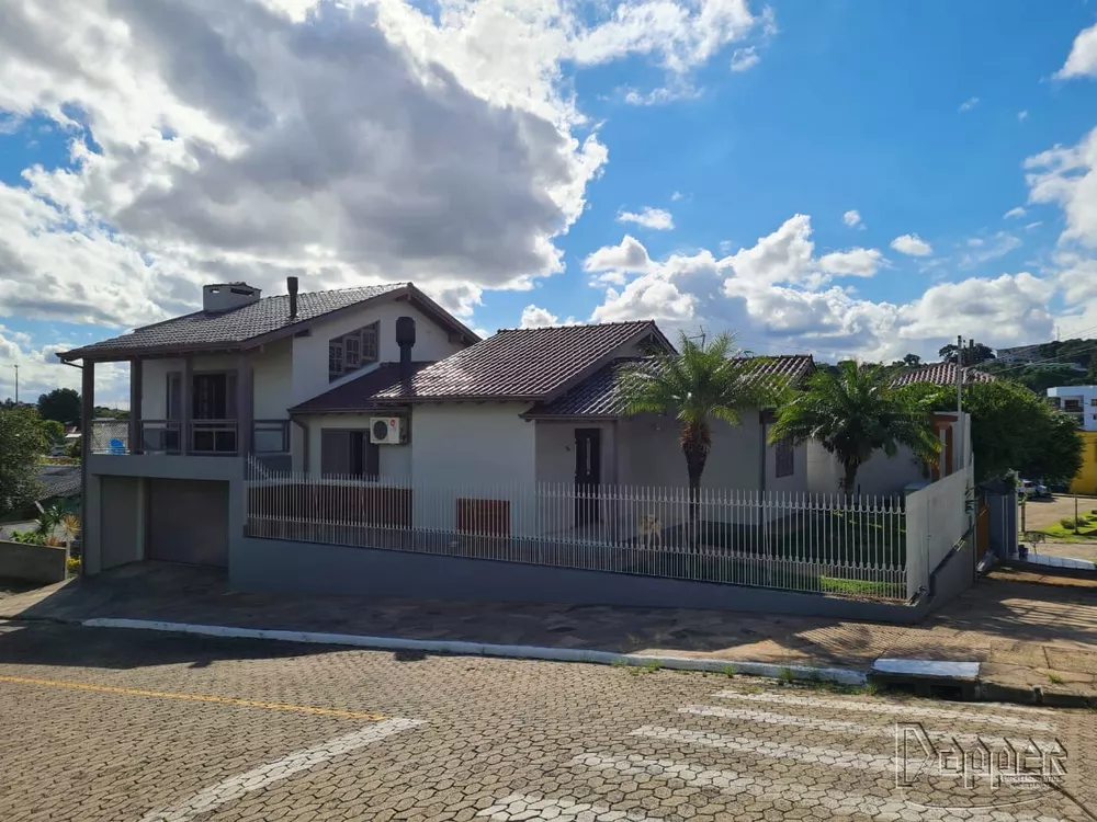 Casa à venda com 3 quartos, 183 - Foto 1