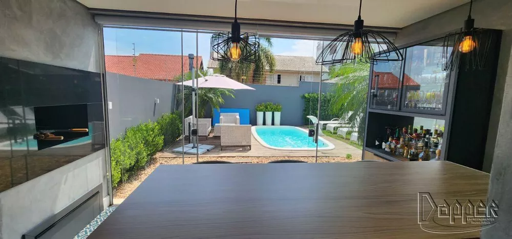 Casa à venda com 3 quartos, 221m² - Foto 8