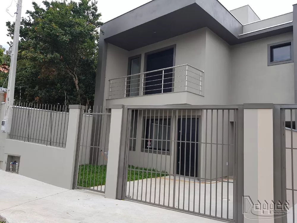 Casa à venda com 3 quartos, 116m² - Foto 1