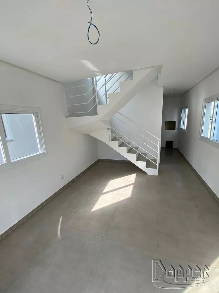 Casa à venda com 2 quartos, 63m² - Foto 4