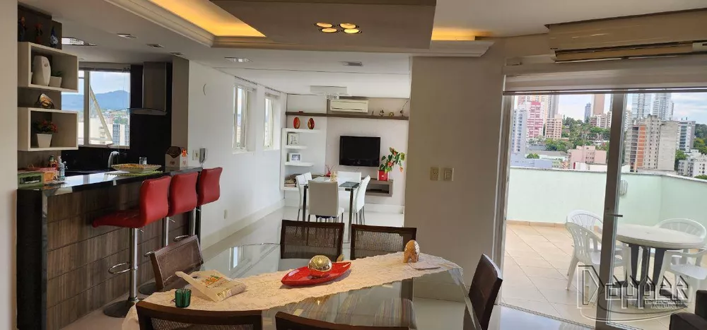 Apartamento à venda com 4 quartos, 211m² - Foto 3