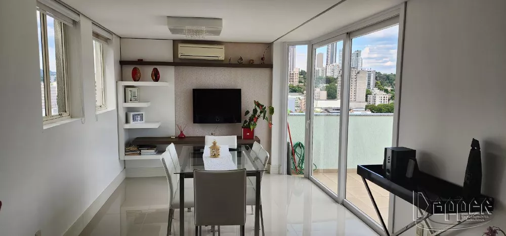 Apartamento à venda com 4 quartos, 211m² - Foto 4