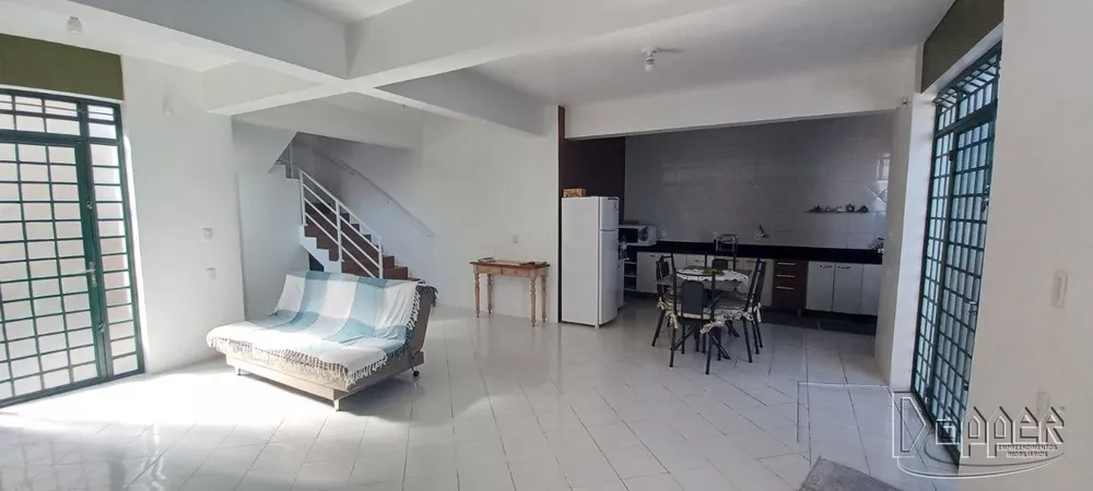 Casa à venda com 2 quartos, 138m² - Foto 3