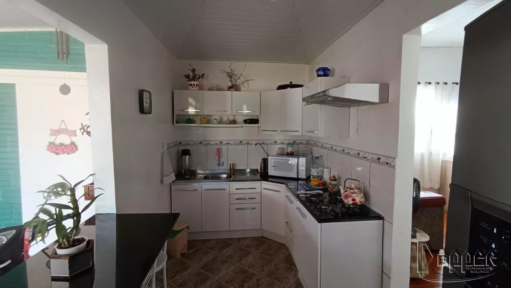 Casa à venda com 2 quartos, 81m² - Foto 3