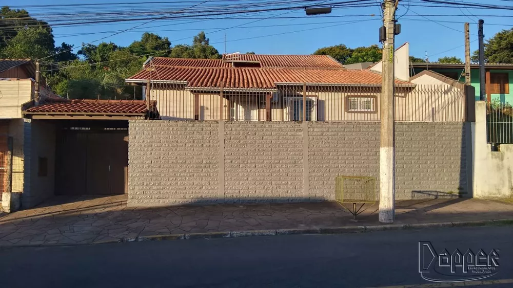 Casa à venda com 4 quartos, 250m² - Foto 1