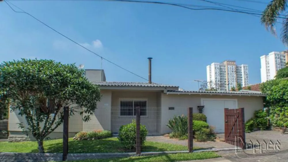 Casa à venda com 3 quartos, 180m² - Foto 1