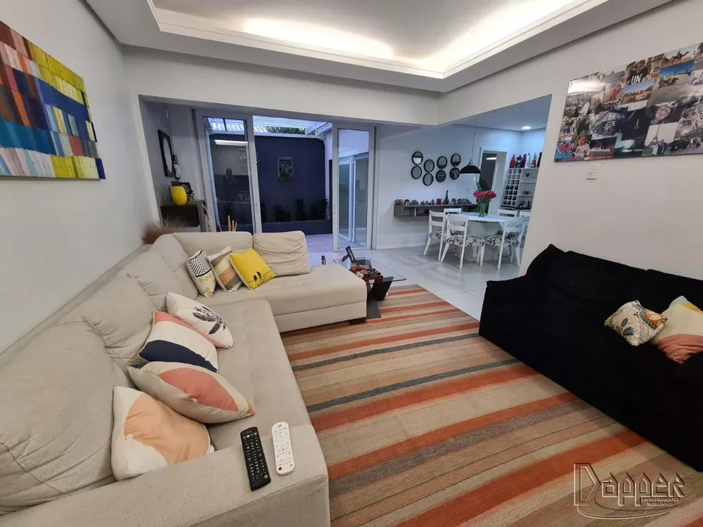 Casa à venda com 3 quartos, 187m² - Foto 1