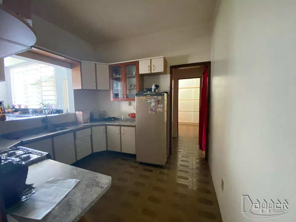 Casa à venda com 3 quartos, 316m² - Foto 4