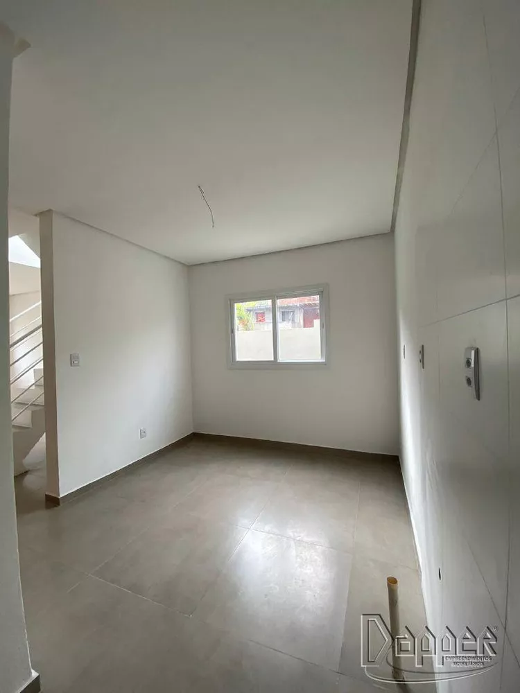 Casa à venda com 3 quartos, 99m² - Foto 4