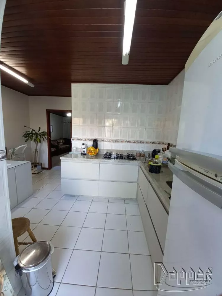 Casa à venda com 3 quartos, 241m² - Foto 3