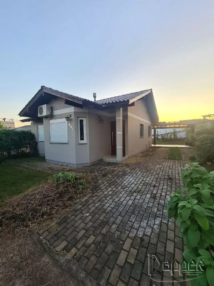 Casa à venda com 3 quartos, 70m² - Foto 1