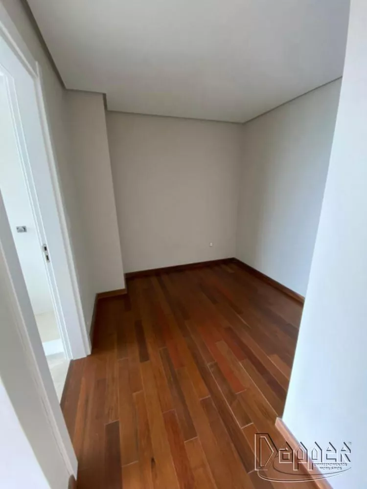 Apartamento à venda com 3 quartos, 216m² - Foto 3