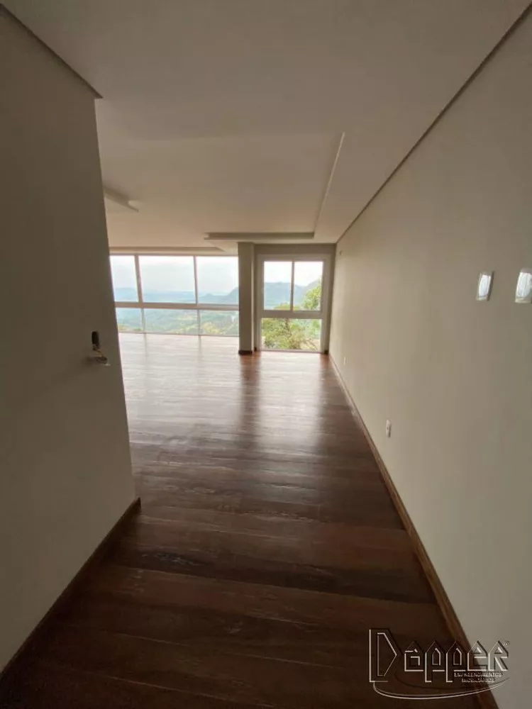 Apartamento à venda com 3 quartos, 216m² - Foto 1