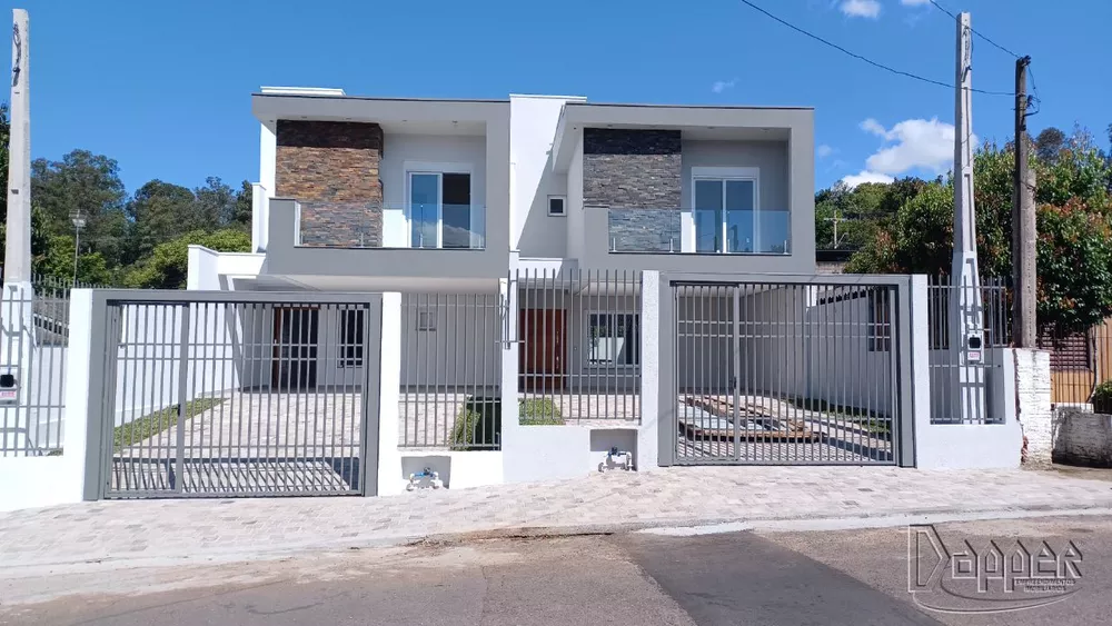 Casa à venda com 3 quartos, 134m² - Foto 1