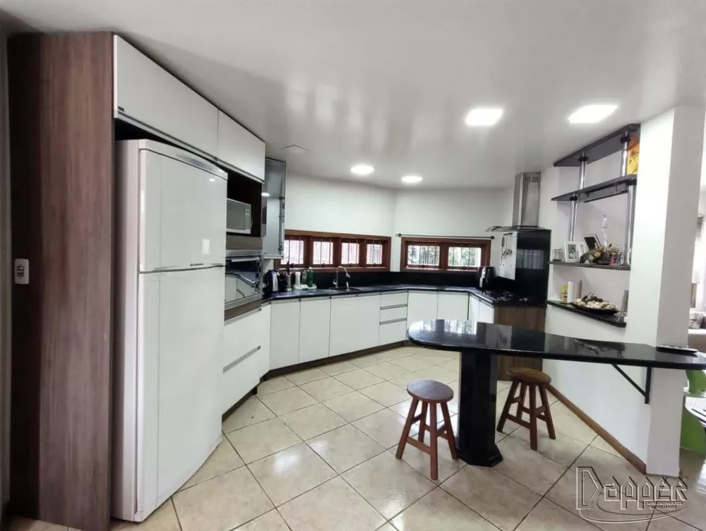 Casa à venda com 3 quartos, 296m² - Foto 6