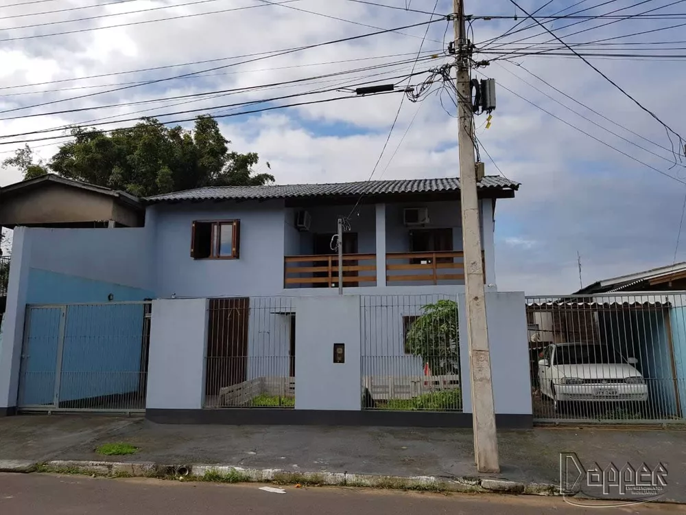 Casa à venda com 3 quartos, 264m² - Foto 1