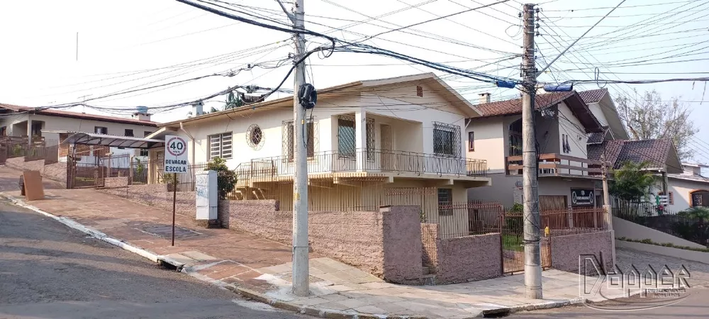 Casa à venda com 3 quartos, 284m² - Foto 1