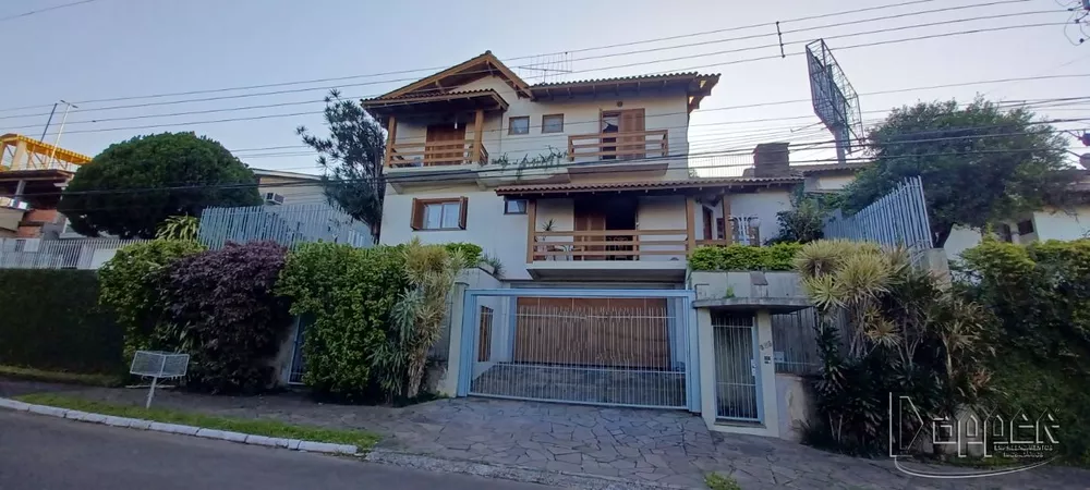 Casa à venda com 3 quartos, 273m² - Foto 1