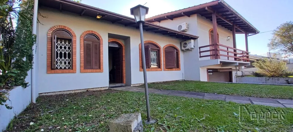 Casa à venda com 3 quartos, 267m² - Foto 1