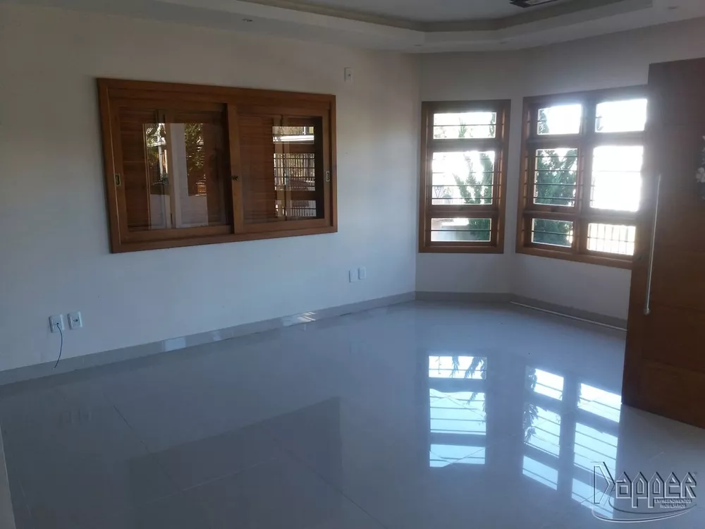 Casa à venda com 3 quartos, 200m² - Foto 2