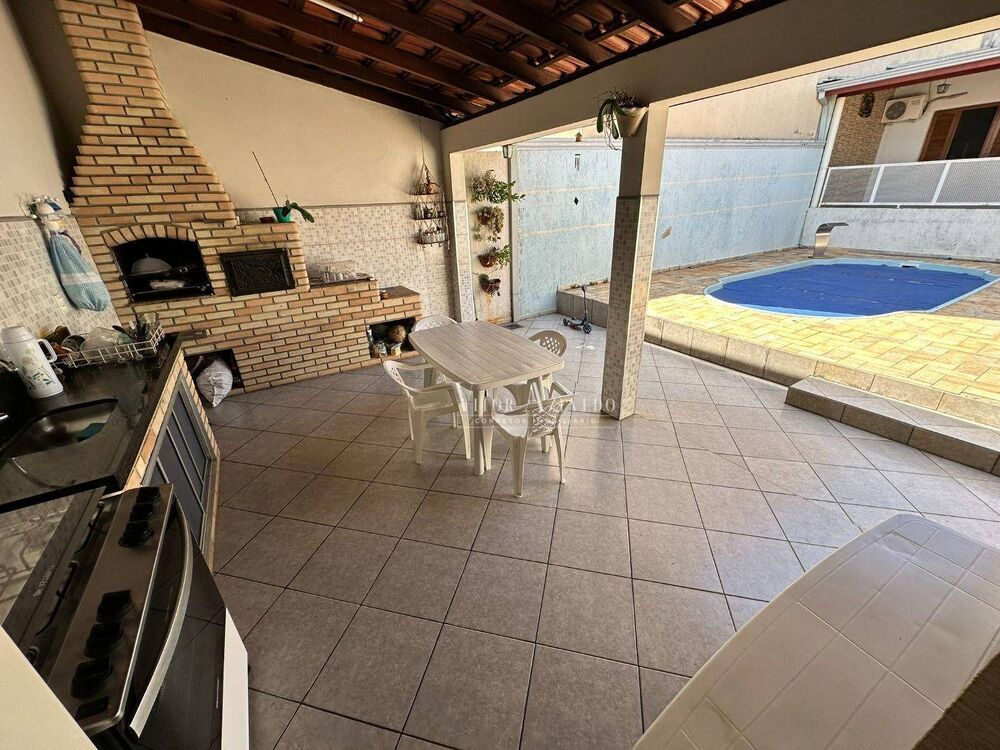 Casa, 4 quartos, 200 m² - Foto 1