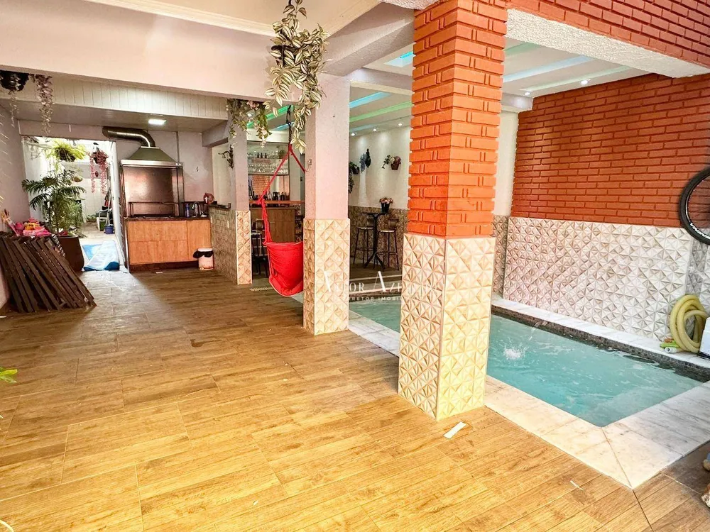 Casa, 3 quartos, 212 m² - Foto 1