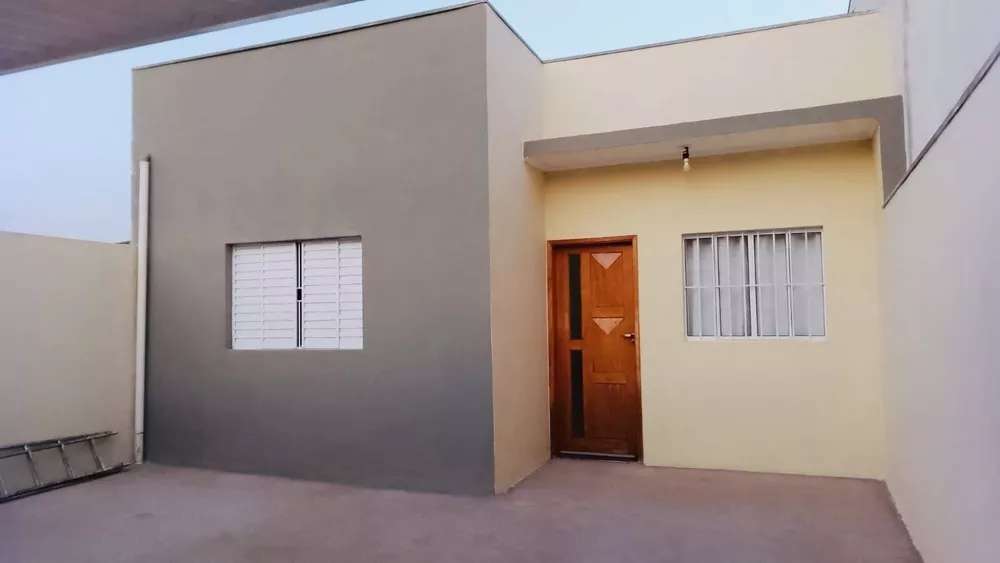 Casa à venda com 3 quartos, 70m² - Foto 1