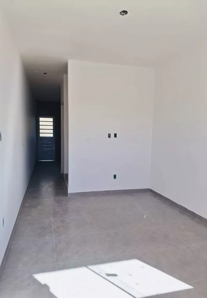 Casa à venda com 2 quartos, 60m² - Foto 2