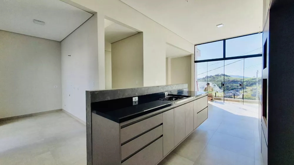 Casa à venda com 3 quartos, 157m² - Foto 1