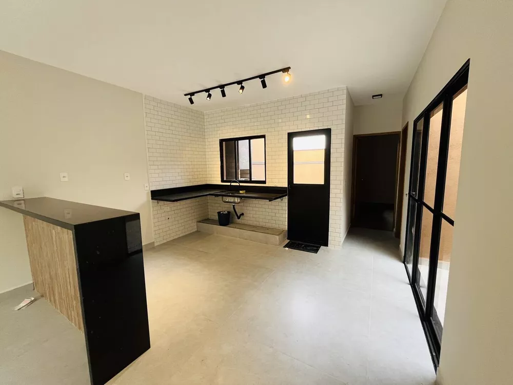 Casa à venda com 3 quartos, 88m² - Foto 1