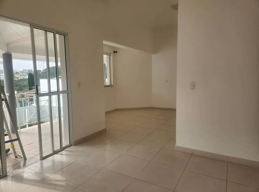 Casa à venda com 4 quartos, 320m² - Foto 3