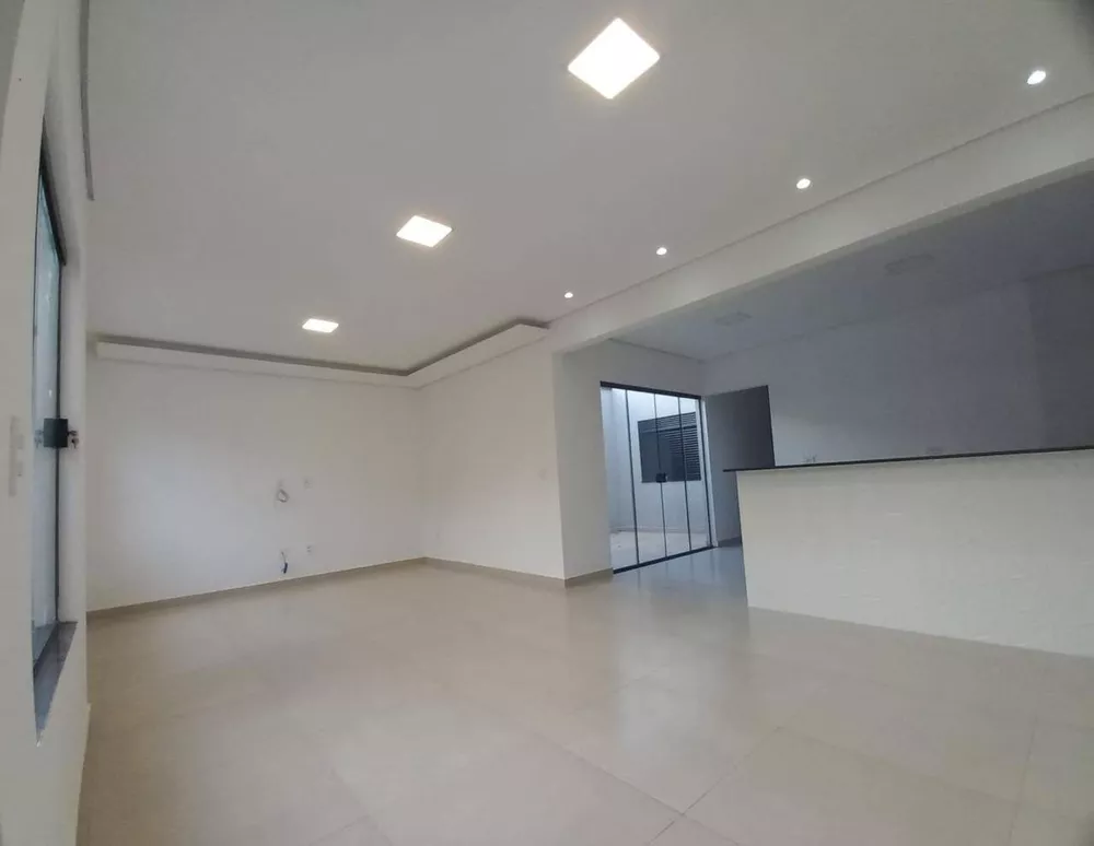 Casa à venda com 3 quartos, 90m² - Foto 1