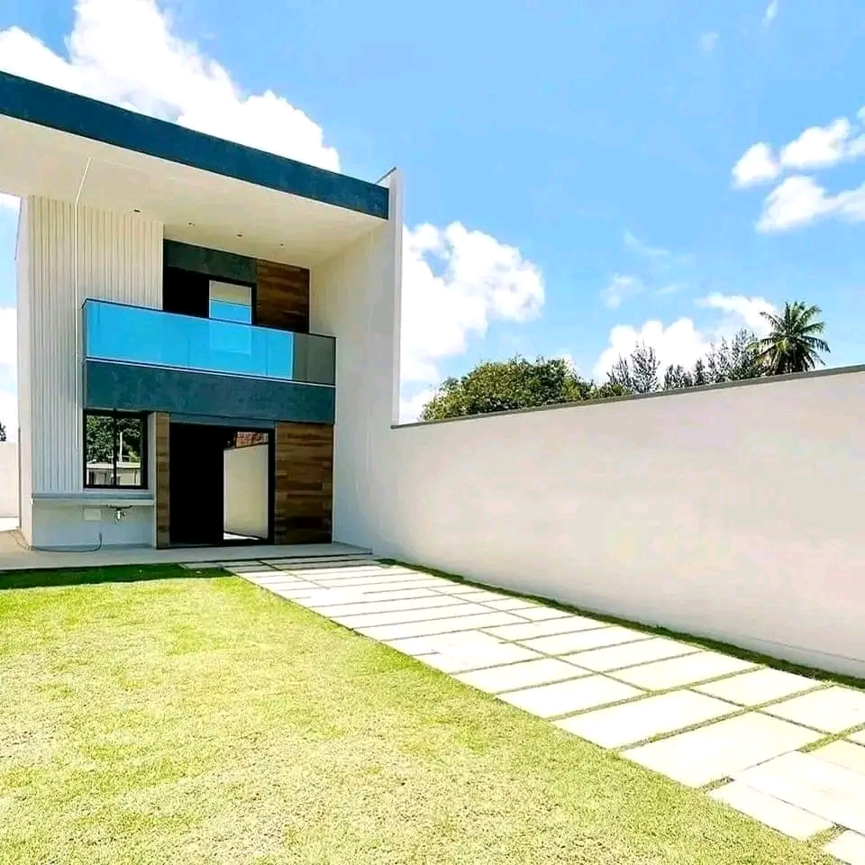 Casa à venda com 3 quartos, 118m² - Foto 1