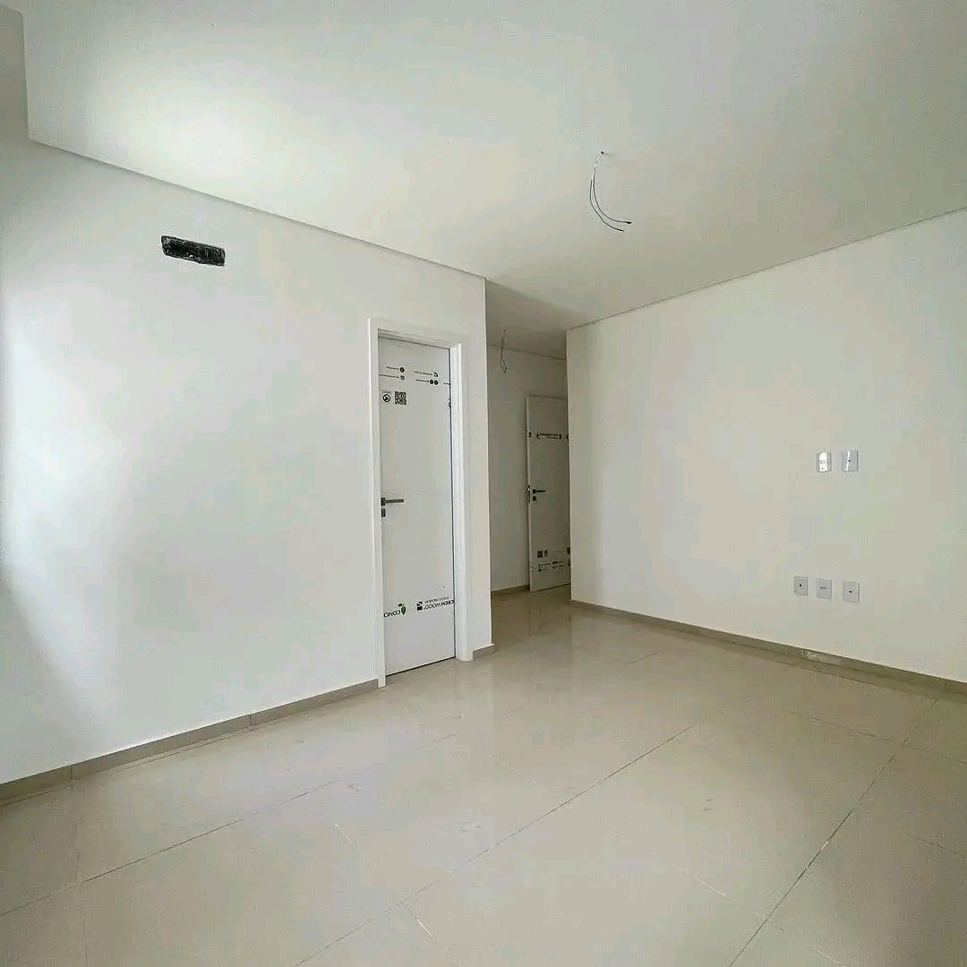 Casa à venda com 3 quartos, 100m² - Foto 2