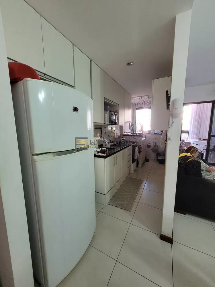 Apartamento à venda com 2 quartos, 67m² - Foto 3