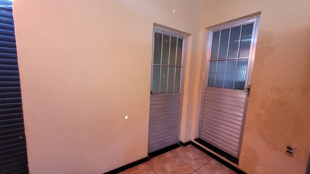 Casa à venda com 2 quartos, 60m² - Foto 2