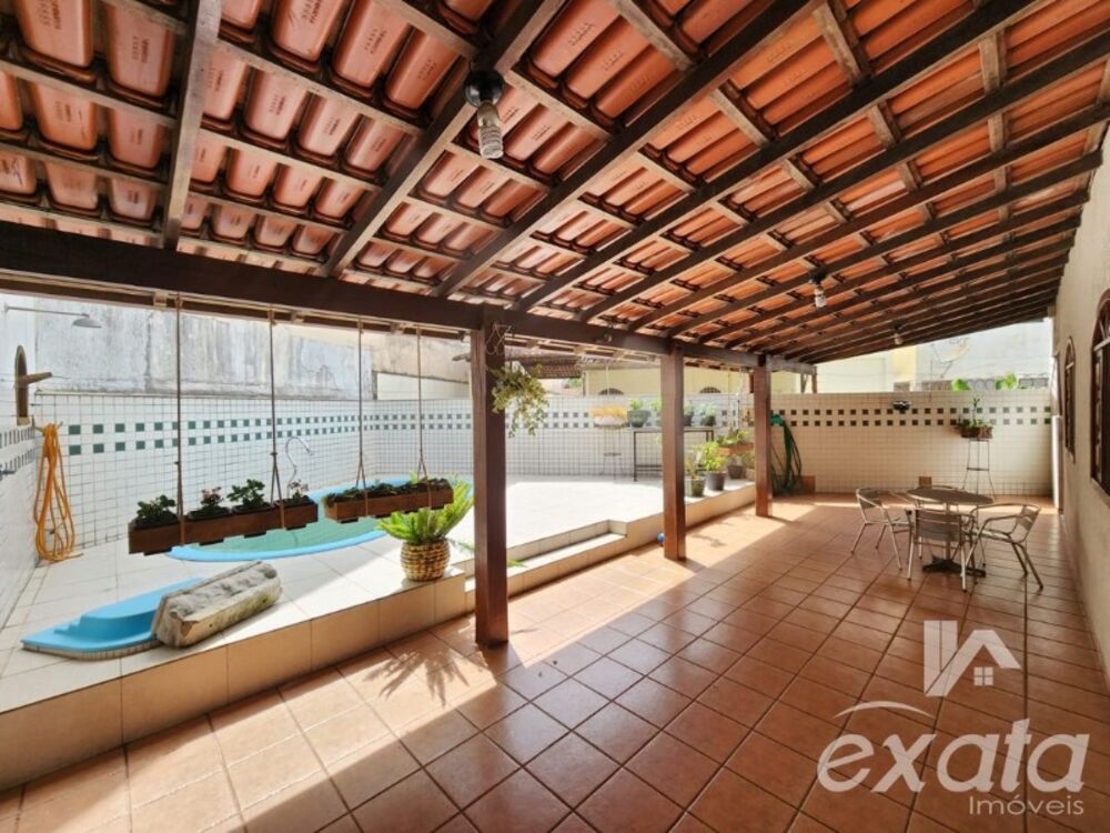 Casa à venda com 5 quartos, 180m² - Foto 3