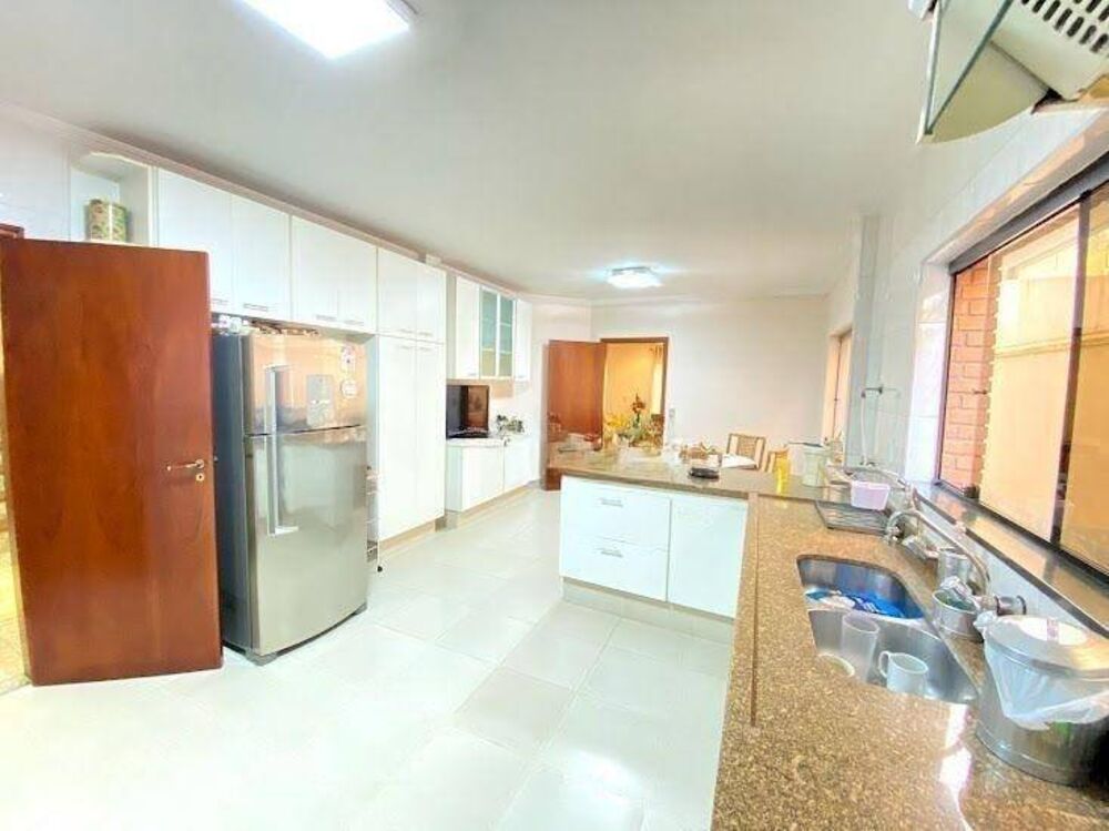 Casa, 4 quartos, 380 m² - Foto 1