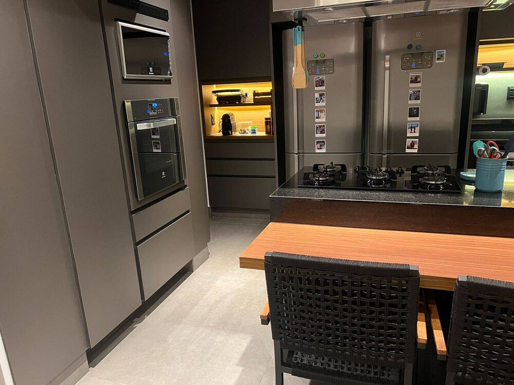 Apartamento para alugar com 3 quartos, 200m² - Foto 2