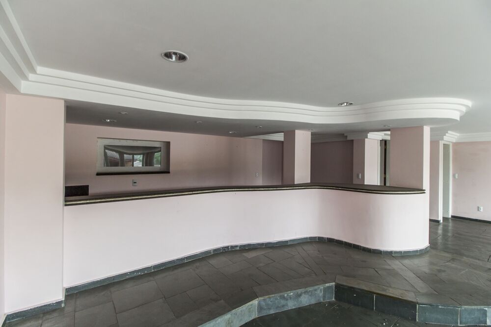 Casa à venda e aluguel com 4 quartos, 635m² - Foto 2