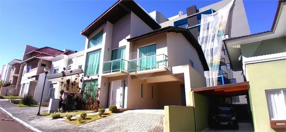 Casa de Condomínio à venda com 3 quartos, 240m² - Foto 1