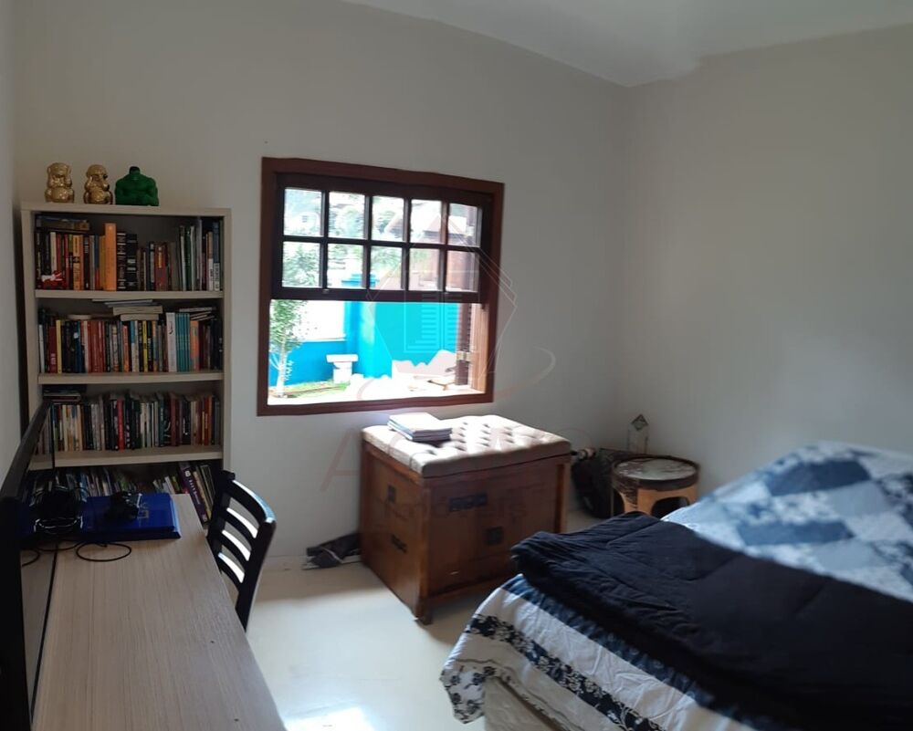 Casa à venda com 3 quartos, 1039m² - Foto 1