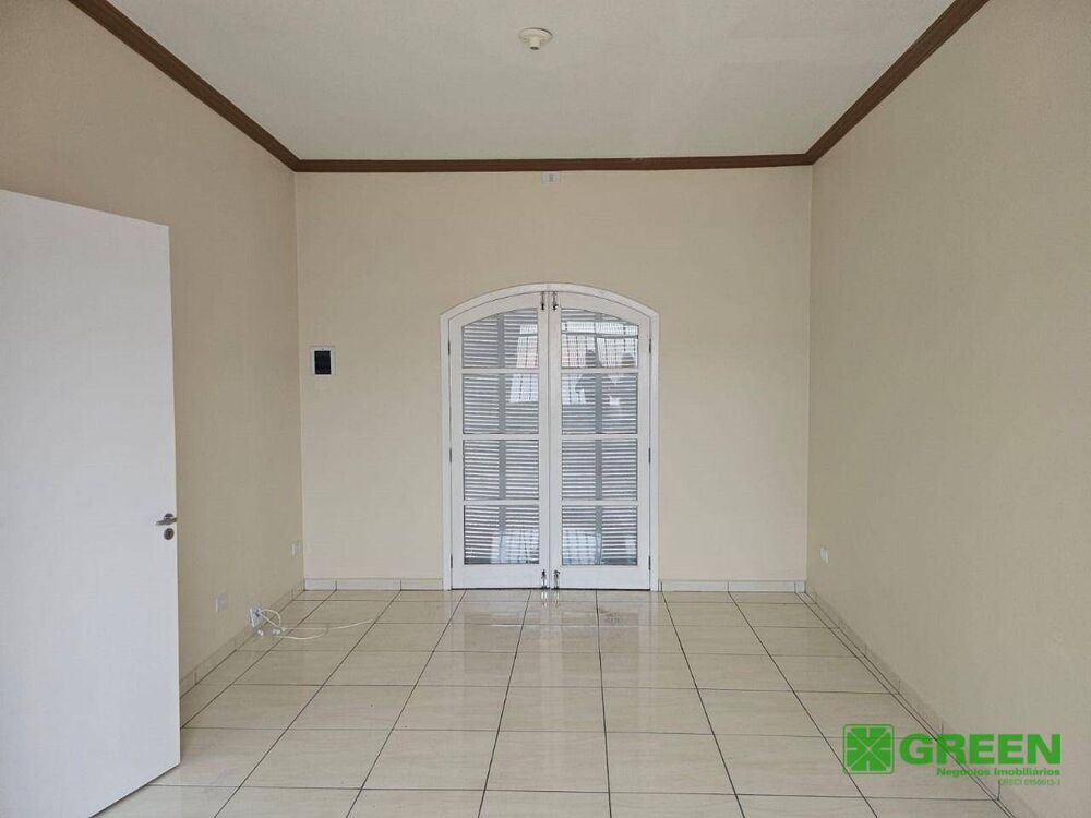 Sobrado à venda com 2 quartos, 214m² - Foto 4
