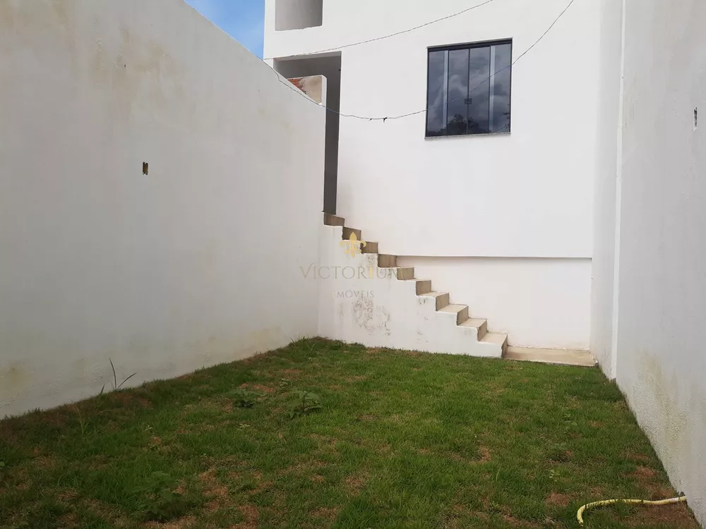 Casa à venda com 2 quartos, 75m² - Foto 2