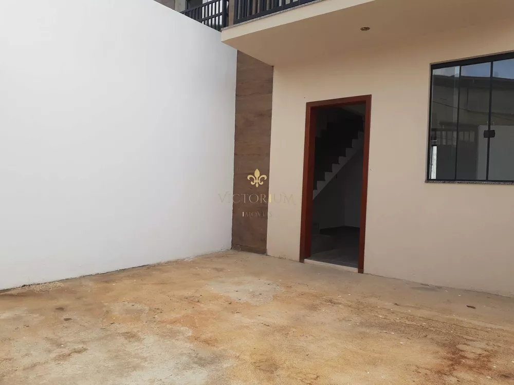 Casa à venda com 2 quartos, 75m² - Foto 1