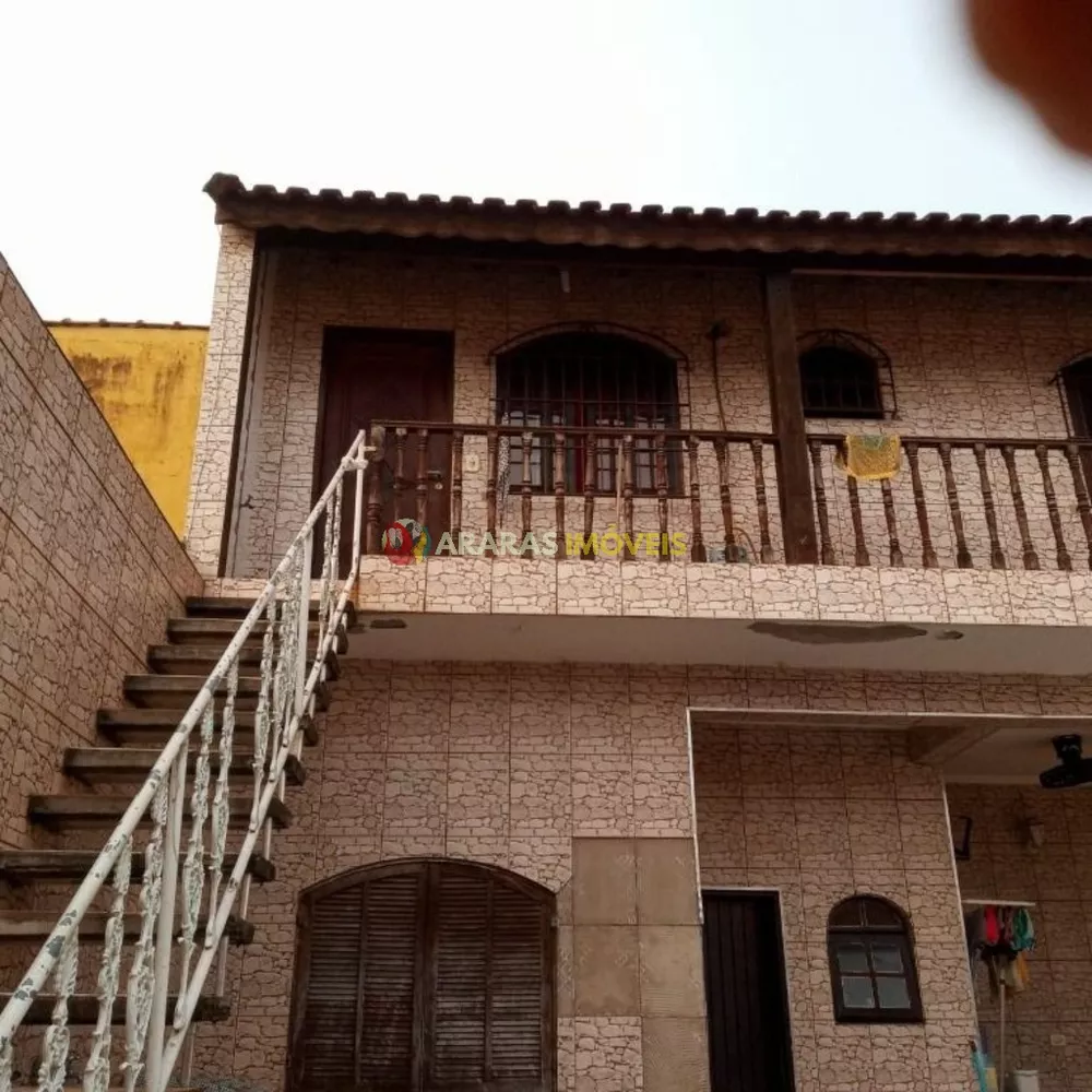 Casa à venda com 4 quartos, 300m² - Foto 1