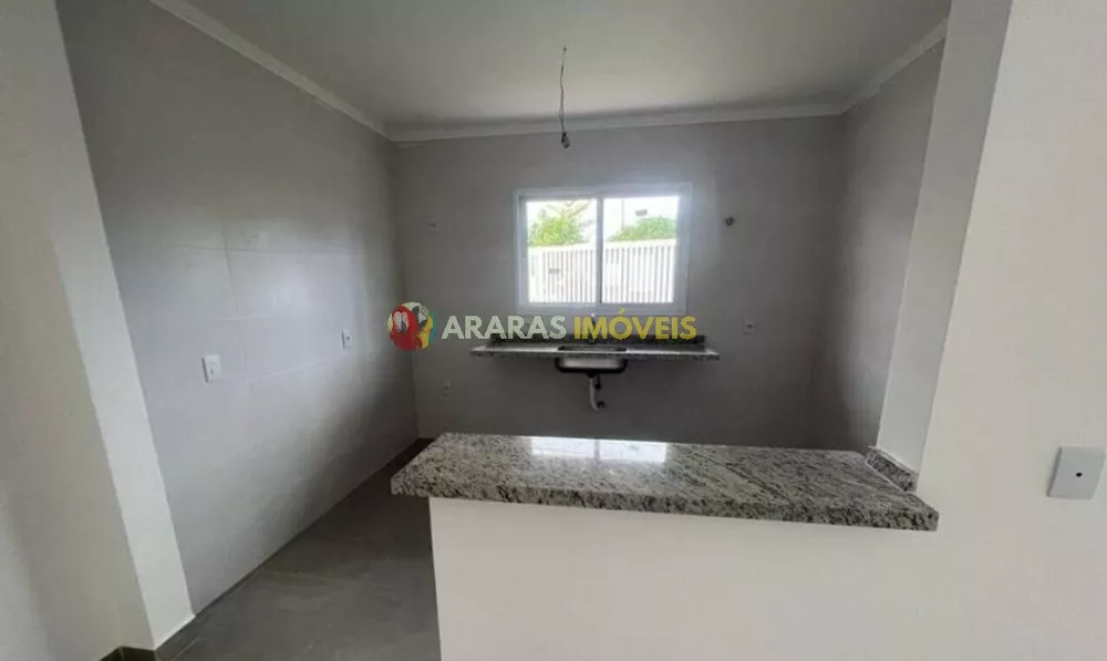 Casa à venda com 2 quartos, 75m² - Foto 2