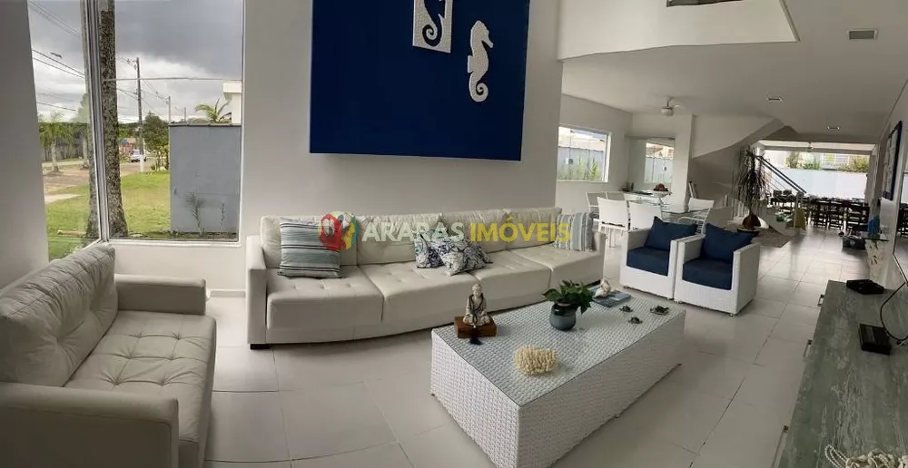 Casa à venda com 4 quartos, 420m² - Foto 1