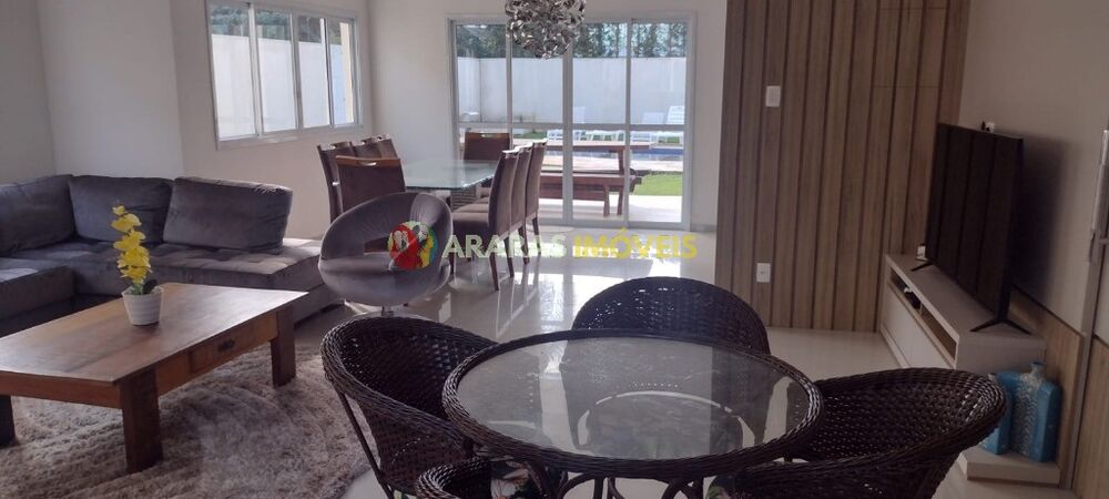Casa à venda com 4 quartos, 325m² - Foto 1
