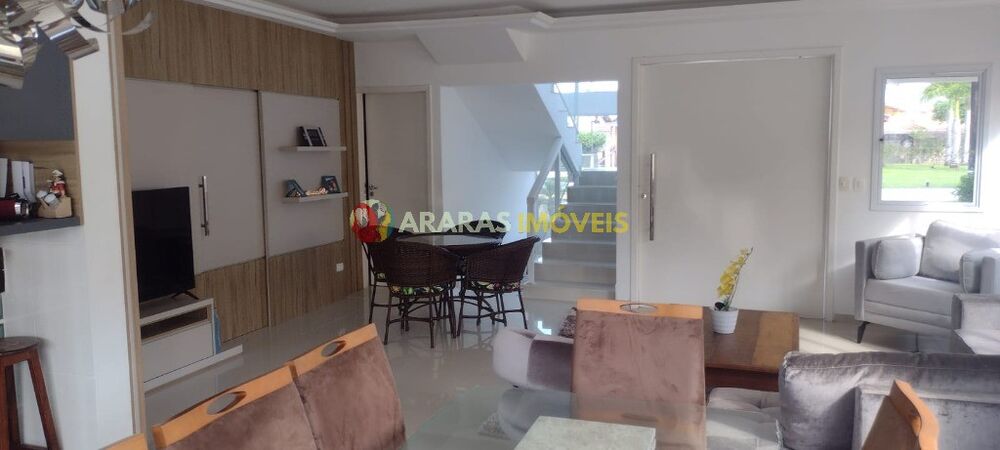 Casa à venda com 4 quartos, 325m² - Foto 2